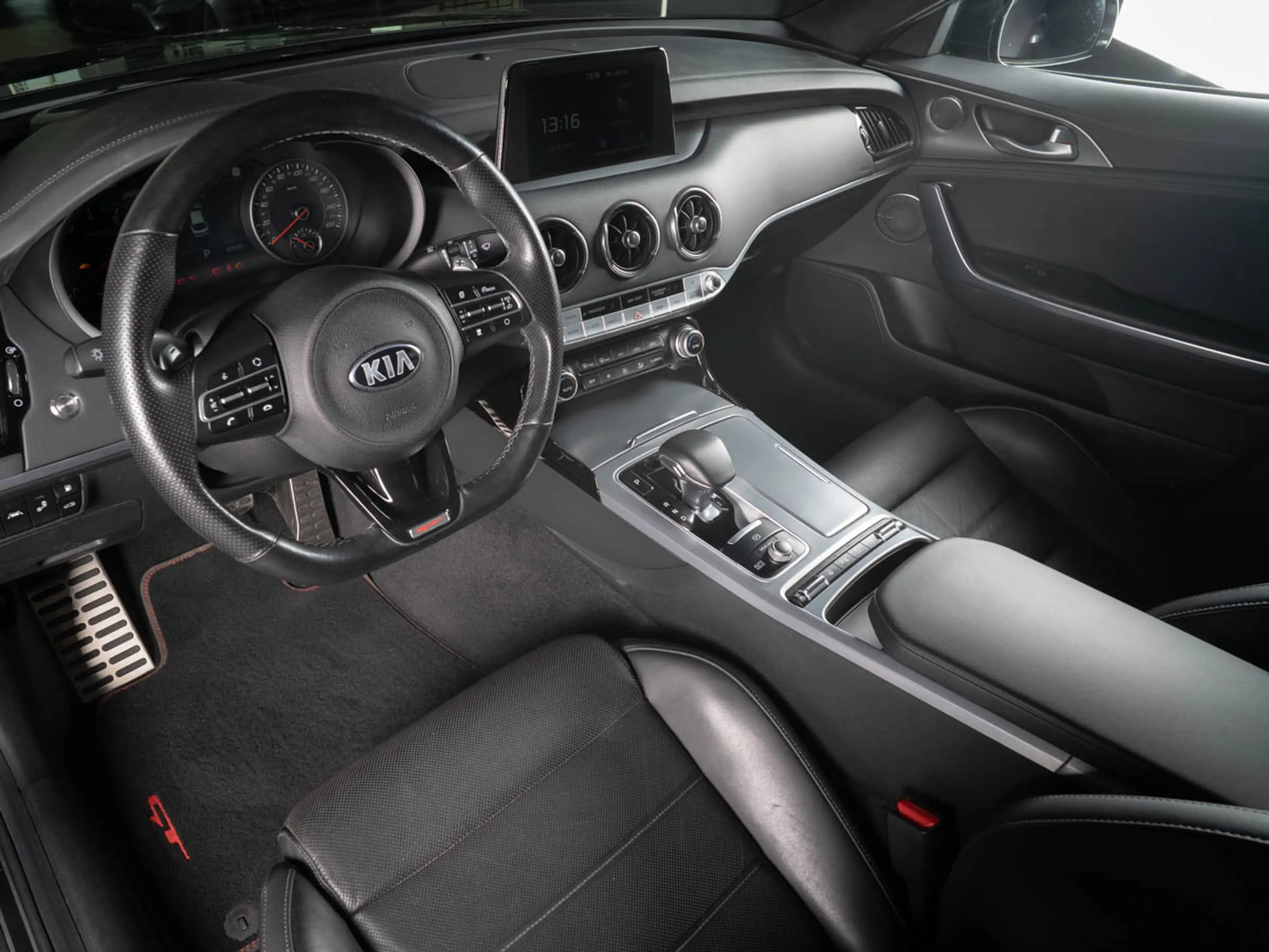 Kia Stinger GT 3.3 V6 T-GDI 4WD  *SCHIEBEDACH* — photo 10