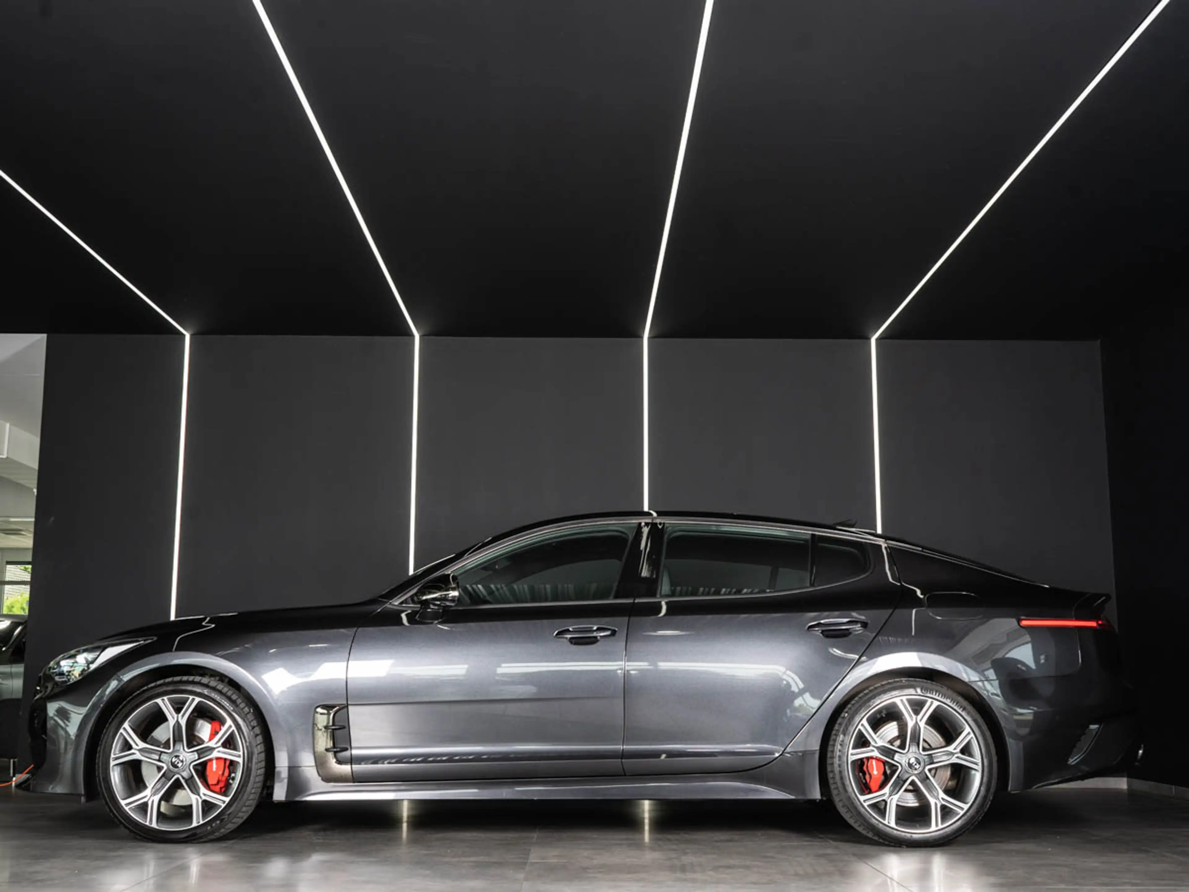 Kia Stinger GT 3.3 V6 T-GDI 4WD  *SCHIEBEDACH* — photo 4