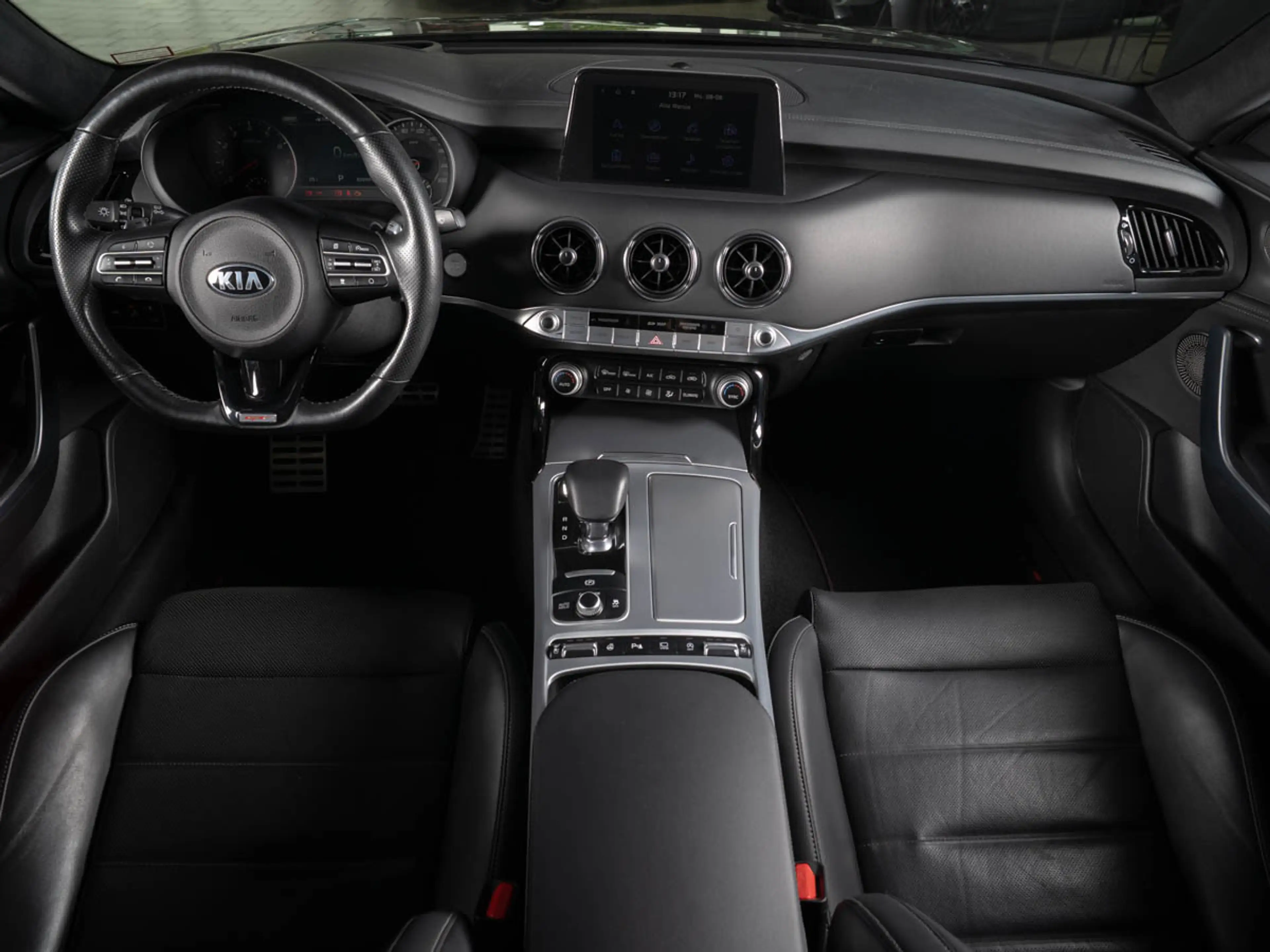Kia Stinger GT 3.3 V6 T-GDI 4WD  *SCHIEBEDACH* — photo 13