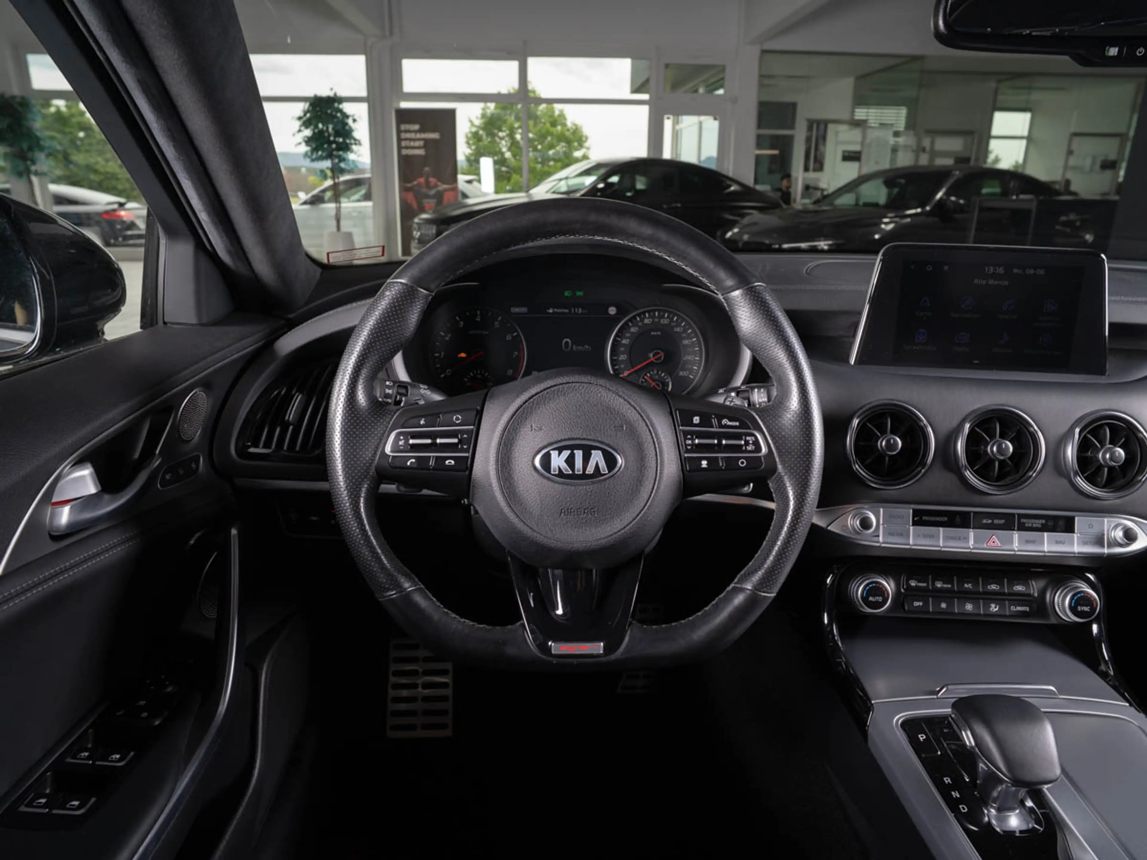 Kia Stinger GT 3.3 V6 T-GDI 4WD  *SCHIEBEDACH* — photo 12