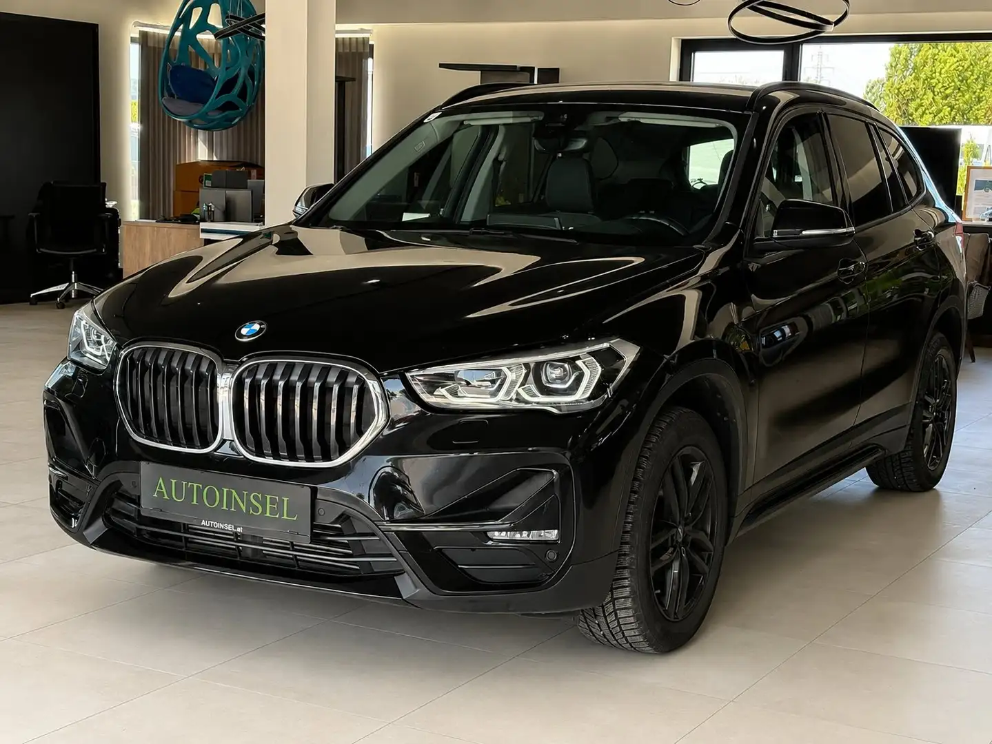 BMW X1 sDrive 18 d Sport Line Aut. Head-Up-Kamera-1Besitz Schwarz - 2