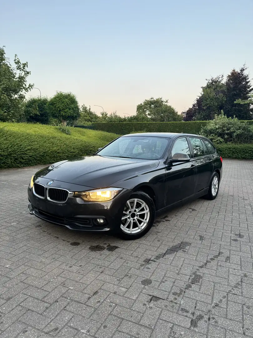 BMW 318 318d Touring Aut. Sport Line crna - 1