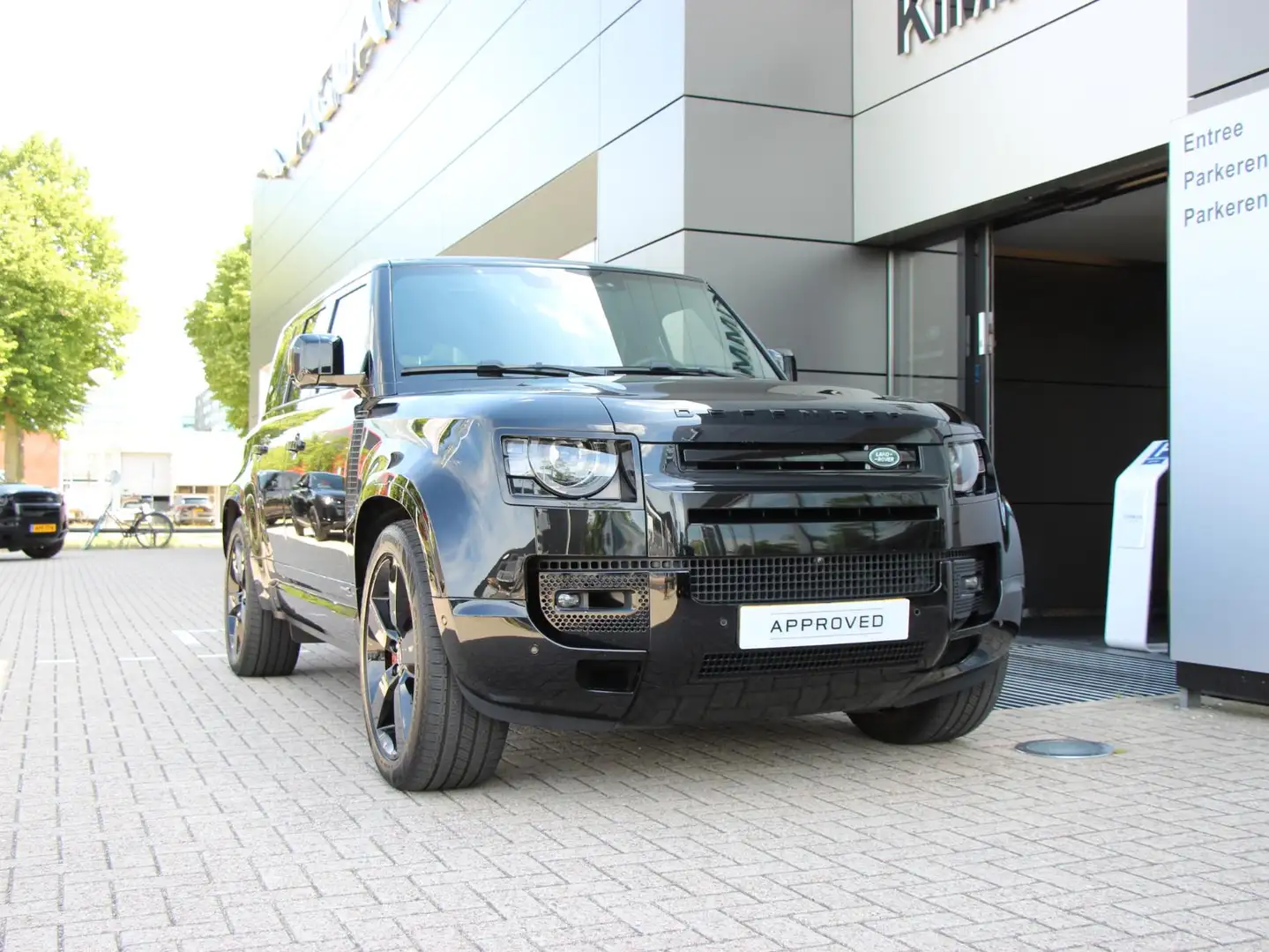 Land Rover Defender 110 P400e 110 X Zwart - 2