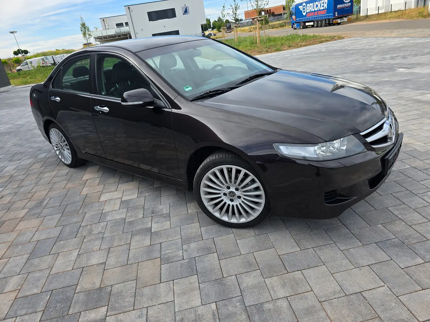 Honda Accord 2.0 Sport Bruin - 2