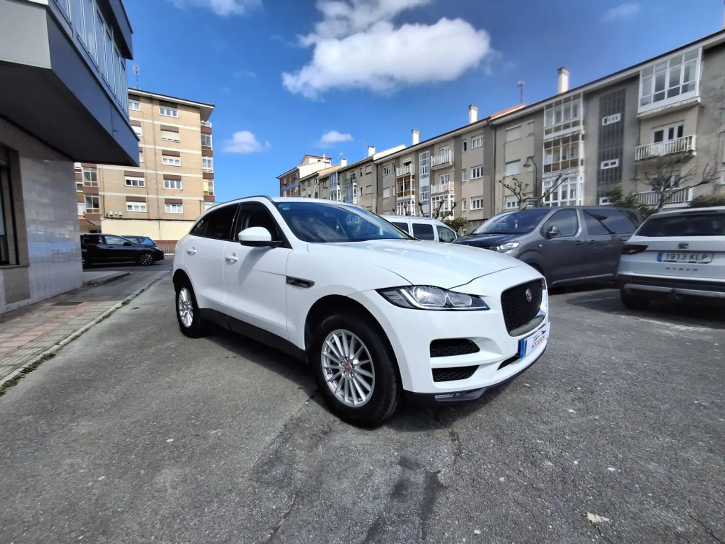 Jaguar F-Pace 2.0i4D Pure Aut. AWD 180 Blanco - 1