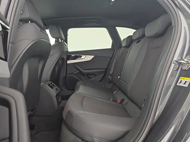 Audi A4 view 10
