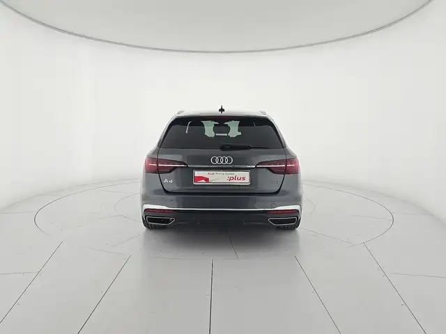 Audi A4 view 4