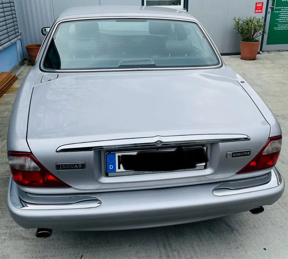 Jaguar XJ XJ 4.0 Executive Silber - 2