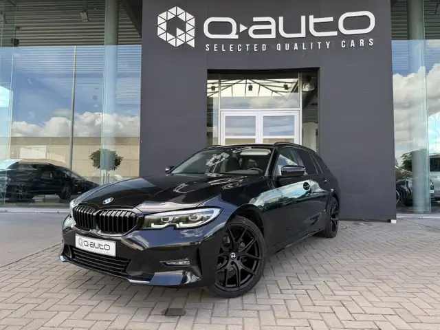 BMW 318 iA Touring / LED / PDC / 19" / Verwarmde Zetels / Elek Koffer
