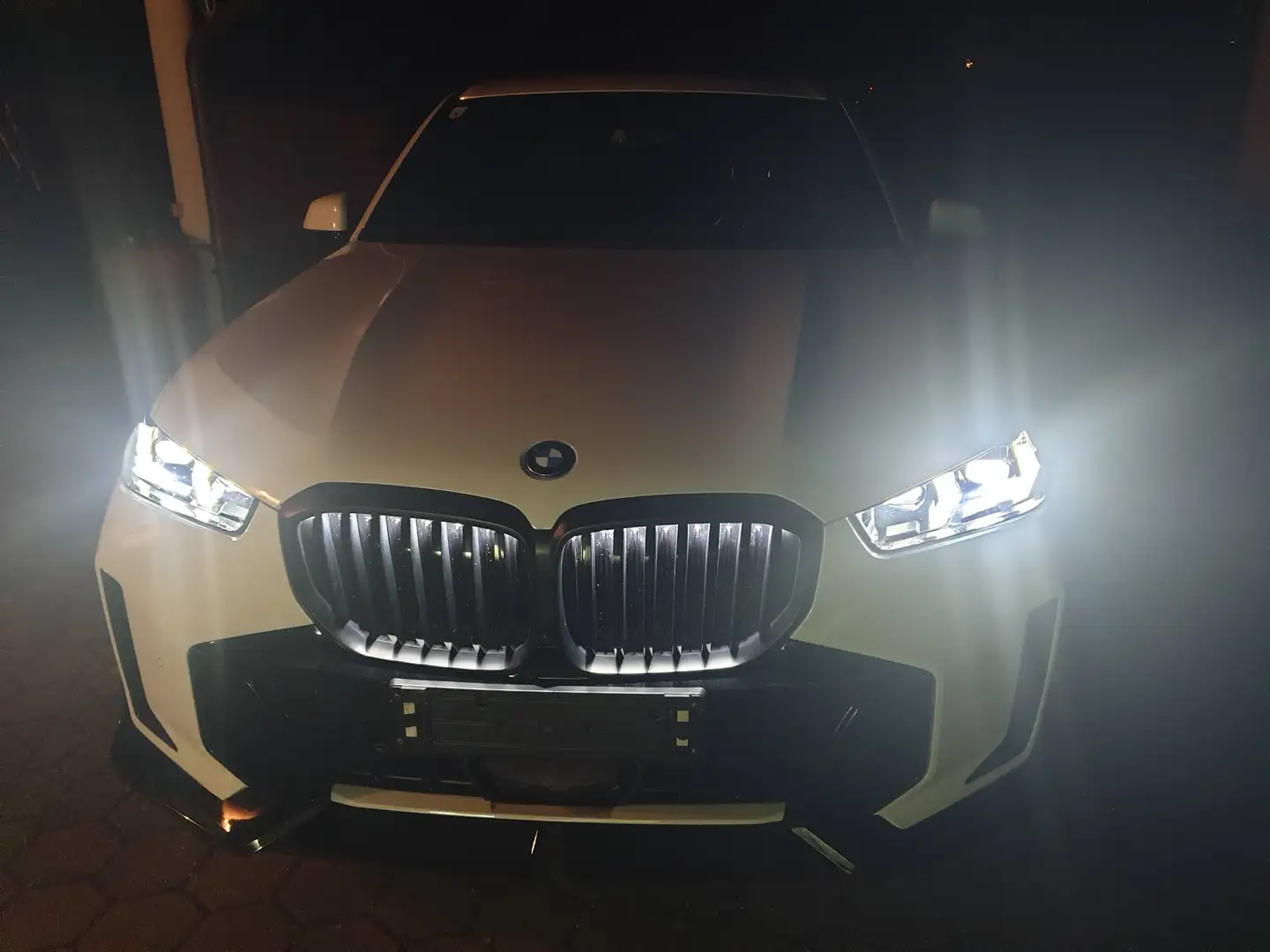 BMW X5 X5 xDrive50e M-Sportpaket Pro Garantie&Service-2028/Mängelfrei Front+Heckspoiler Luftfahrwerk 22Zoll .usw. Weiß - 2