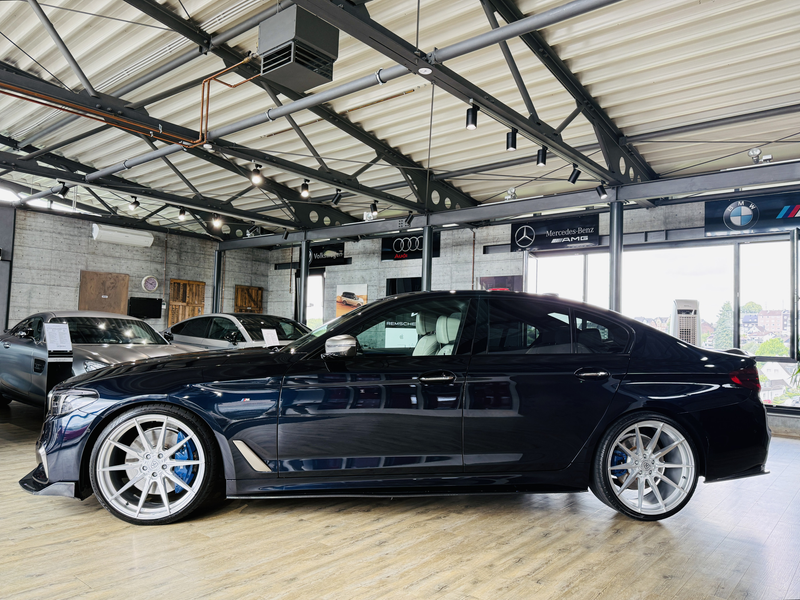 BMW 550 i xDrive*360°KAM*ACC*HEADUP*B&W*CARBON* — photo 3