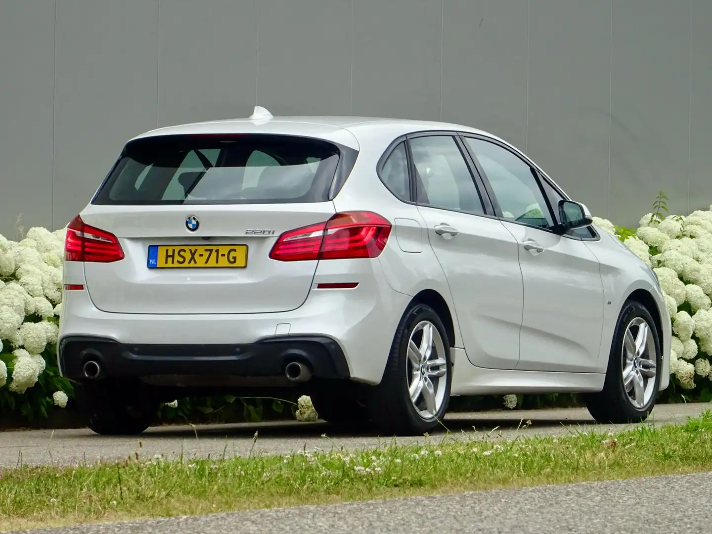 BMW 220 2-serie Active Tourer 220i High ///M-SPORT Parelmo Wit - 2