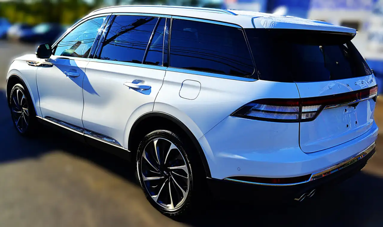 Lincoln Aviator снимка Lincoln Aviator