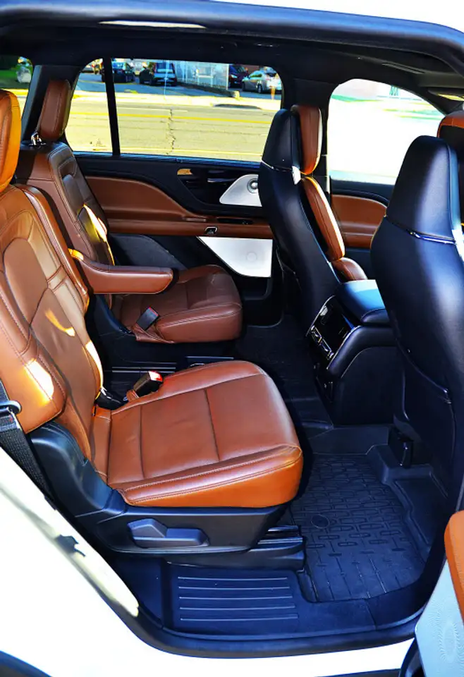 Lincoln Aviator снимка Lincoln Aviator