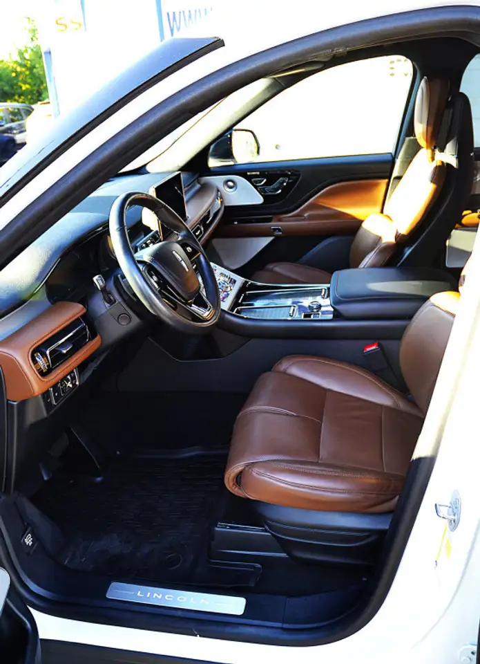 Lincoln Aviator снимка Lincoln Aviator