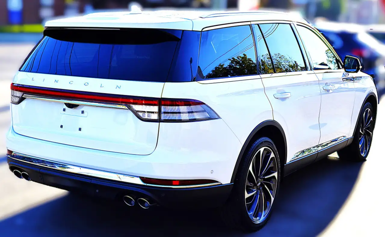 Lincoln Aviator снимка Lincoln Aviator