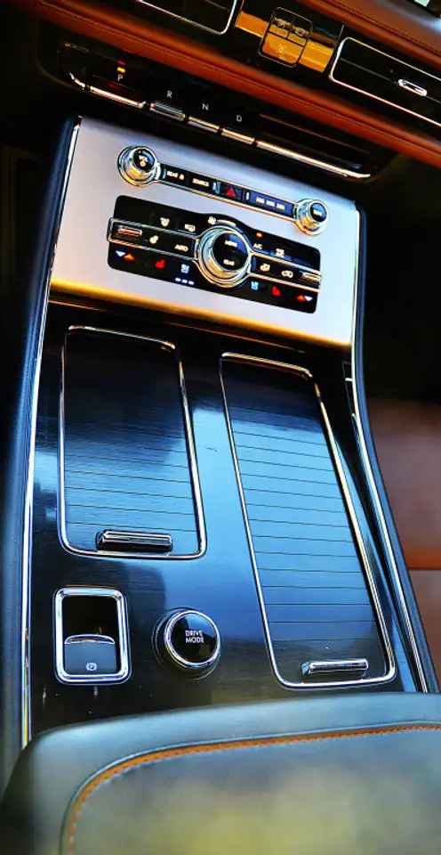 Lincoln Aviator снимка Lincoln Aviator