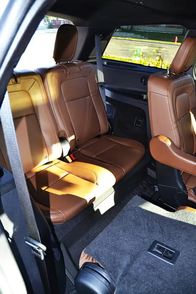 Lincoln Aviator снимка Lincoln Aviator