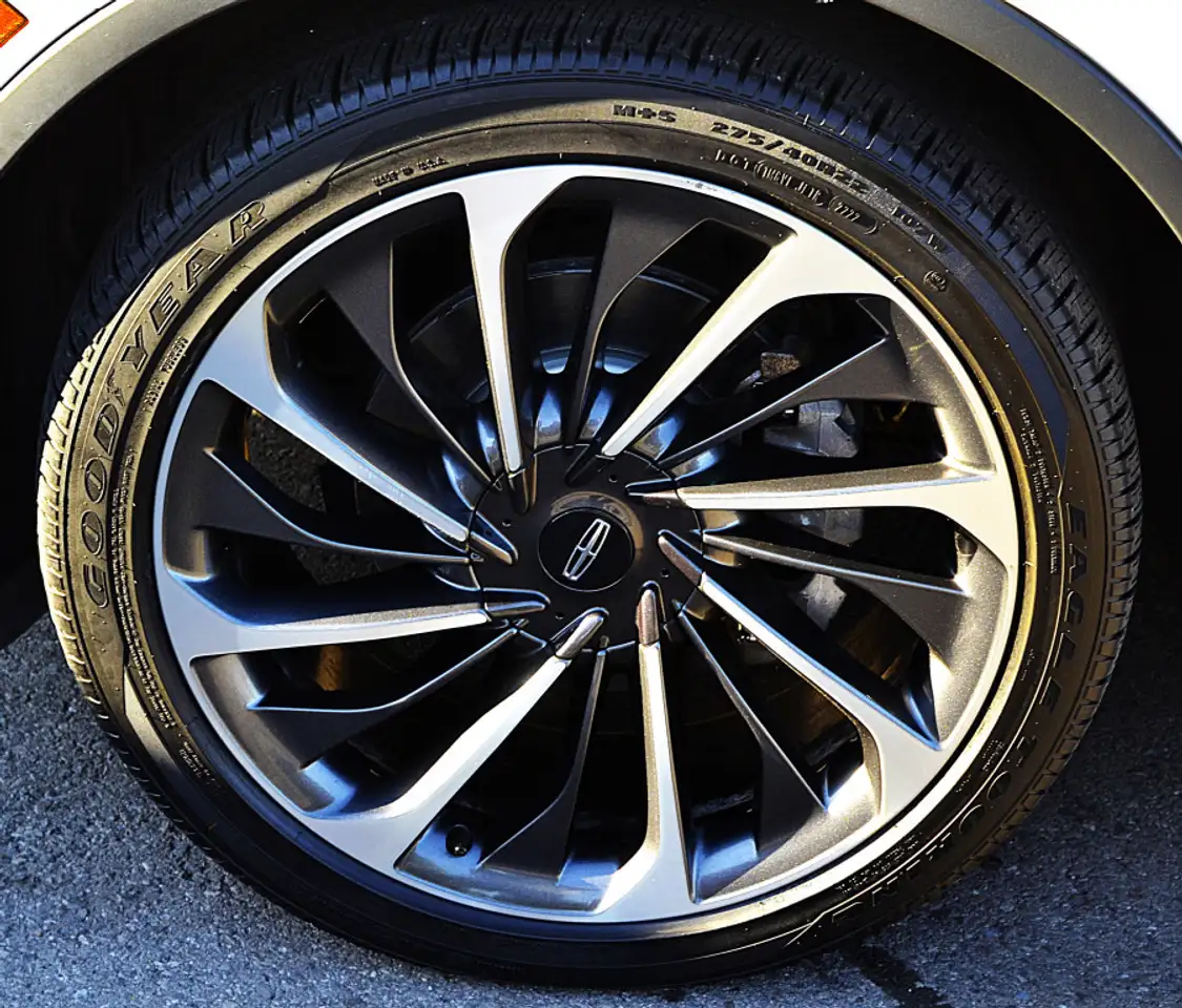 Lincoln Aviator снимка Lincoln Aviator