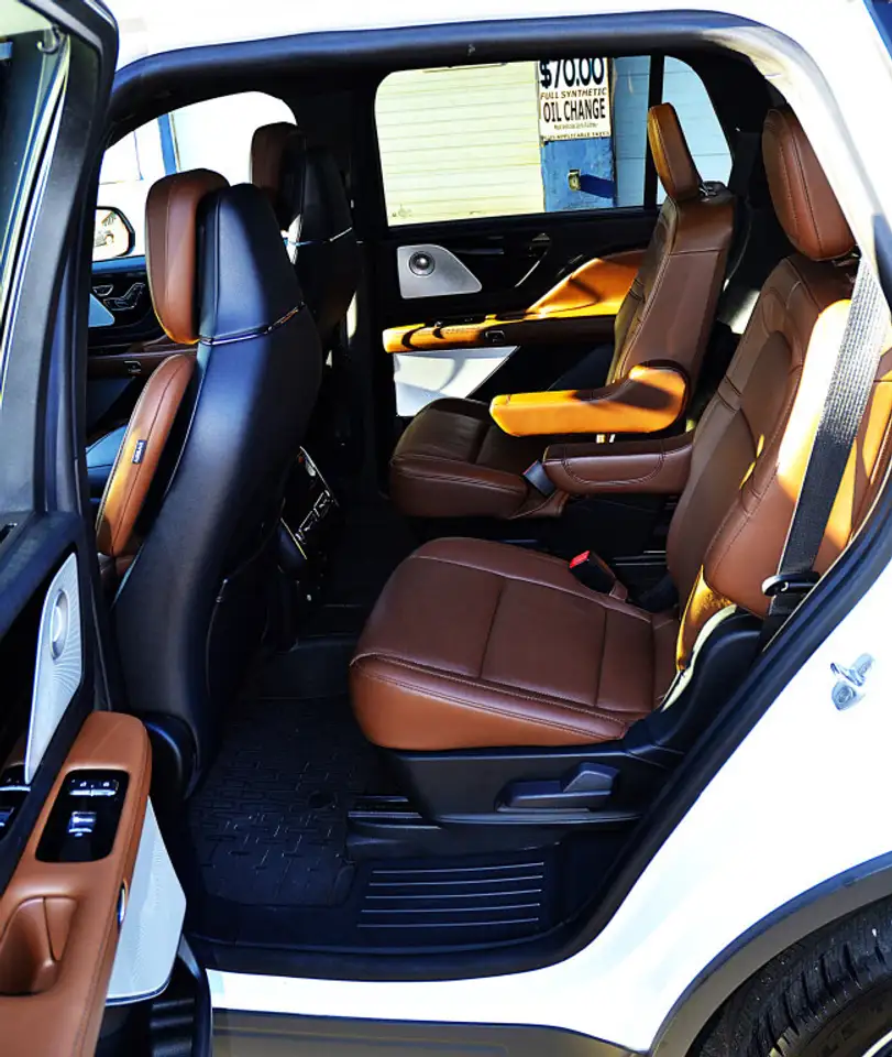 Lincoln Aviator снимка Lincoln Aviator