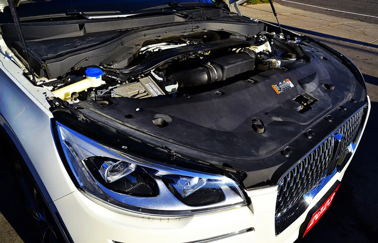 Lincoln Aviator снимка Lincoln Aviator