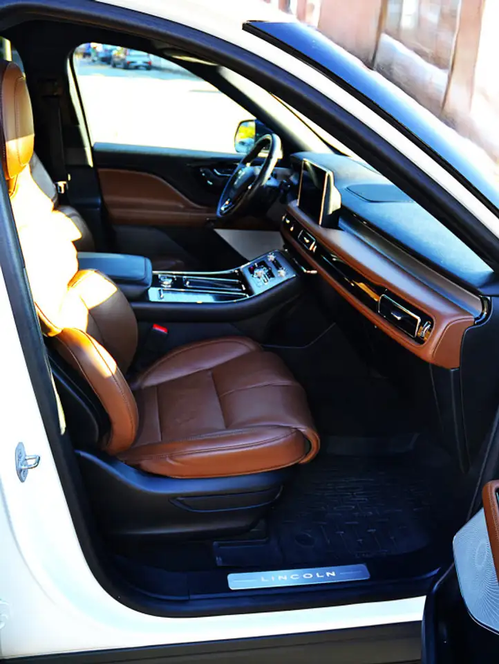 Lincoln Aviator снимка Lincoln Aviator
