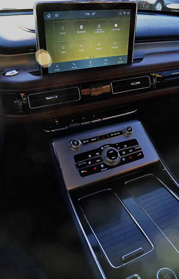 Lincoln Aviator снимка Lincoln Aviator