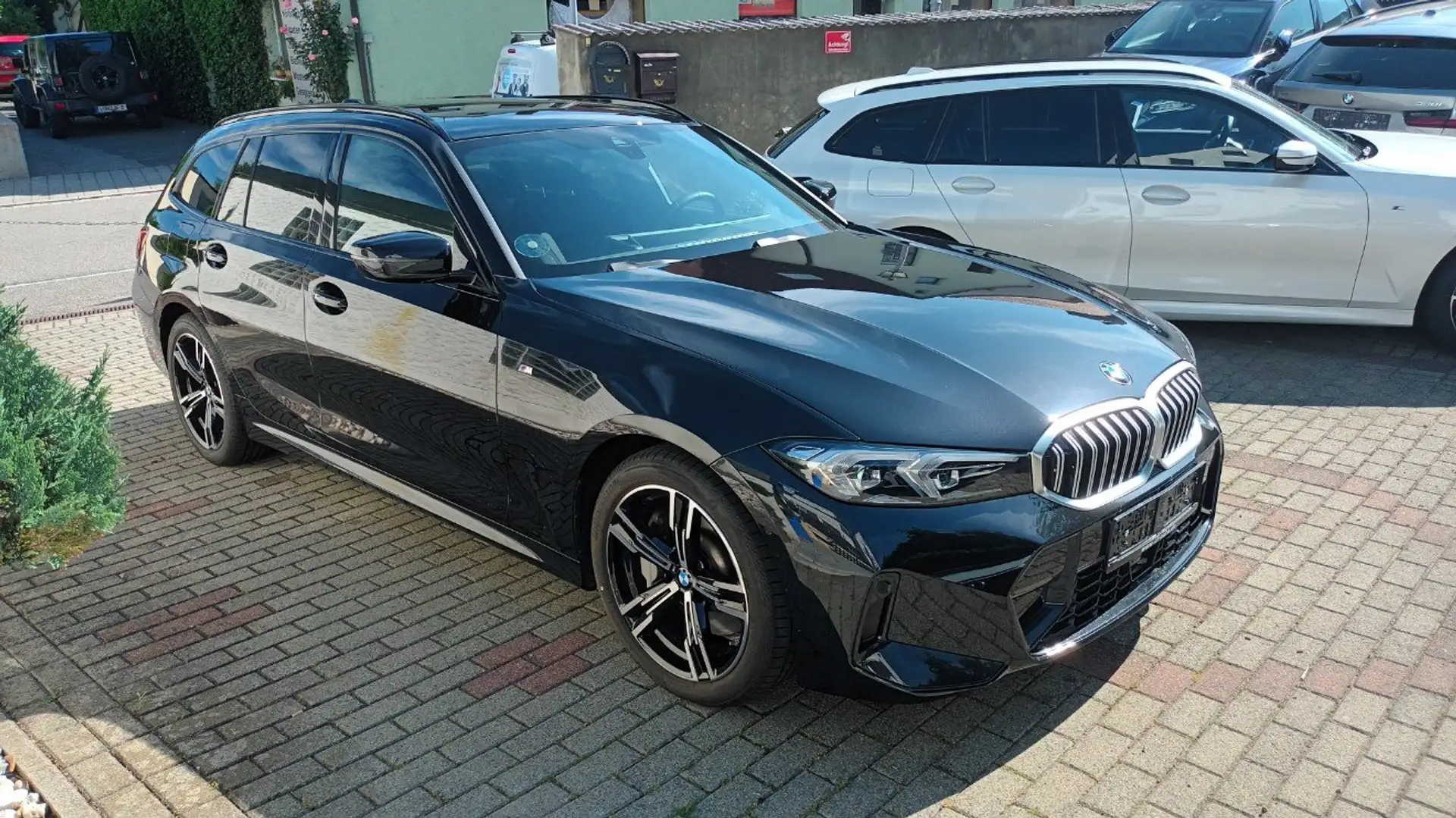 BMW 330 330 i xDrive Touring M Sport AHK Widescr Ambi HiFi Noir - 1