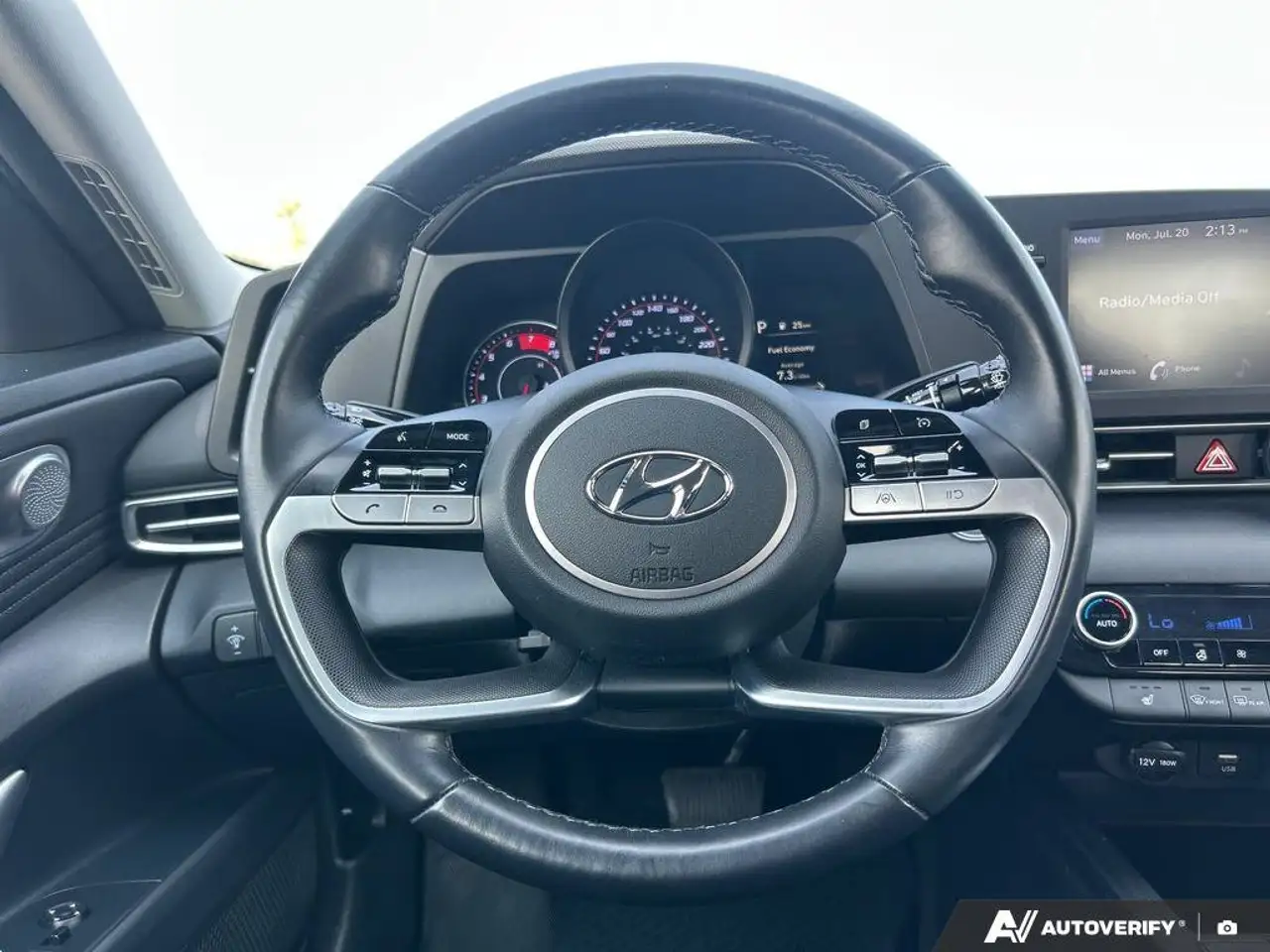 Hyundai ELANTRA fotografie Hyundai ELANTRA