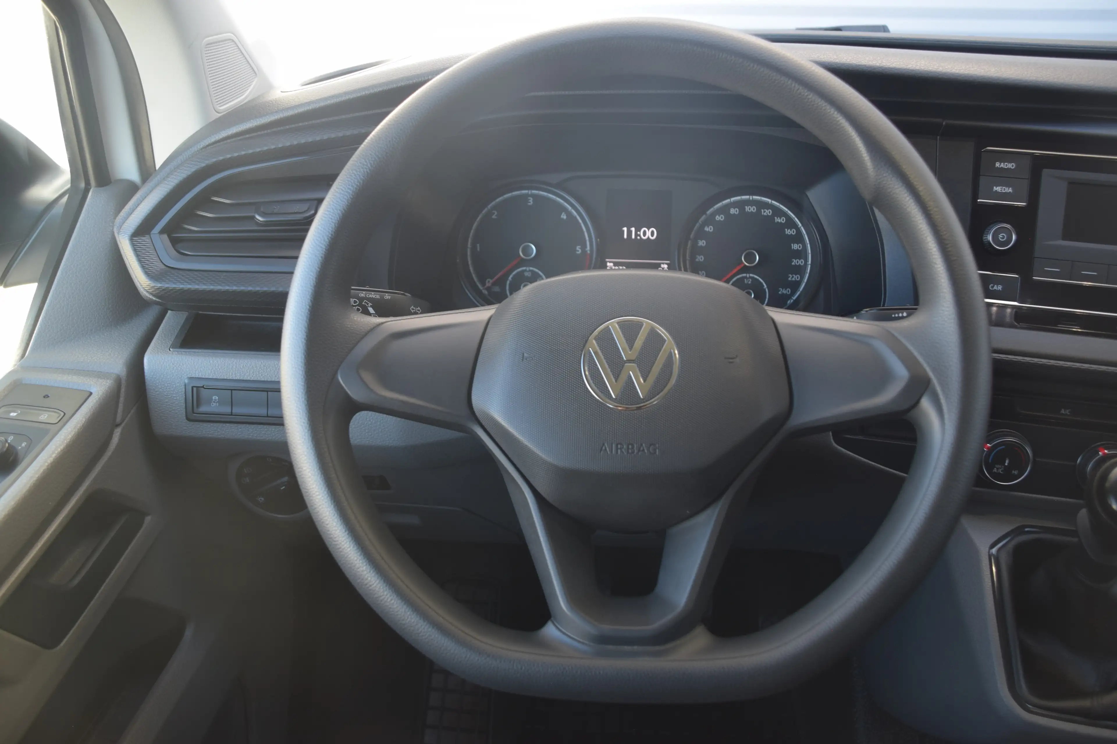 Volkswagen T6.1 Transporter Doka-Kasten KR 2,0 TDI 4Motion AHK / NETTO... — photo 12