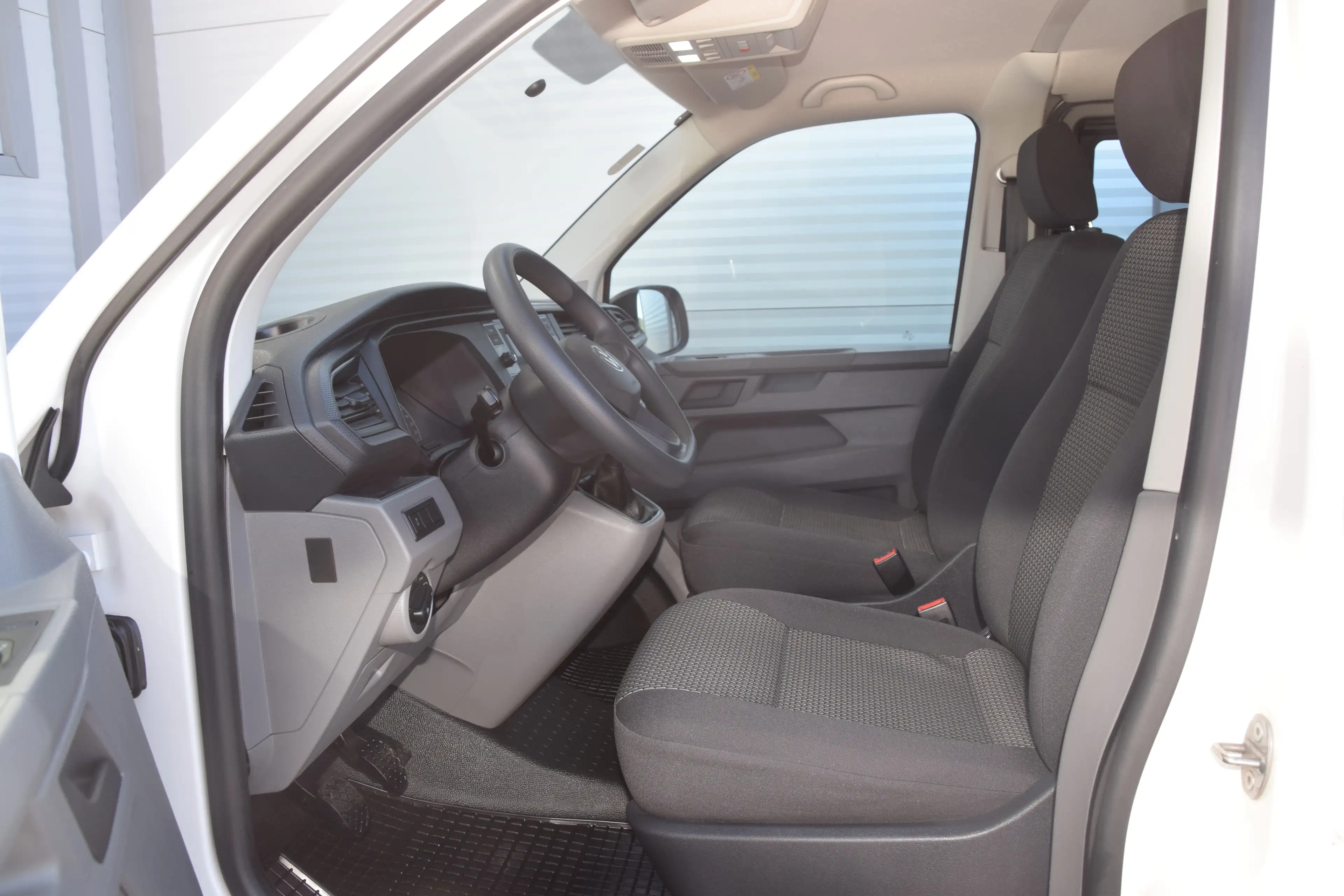 Volkswagen T6.1 Transporter Doka-Kasten KR 2,0 TDI 4Motion AHK / NETTO... — photo 9