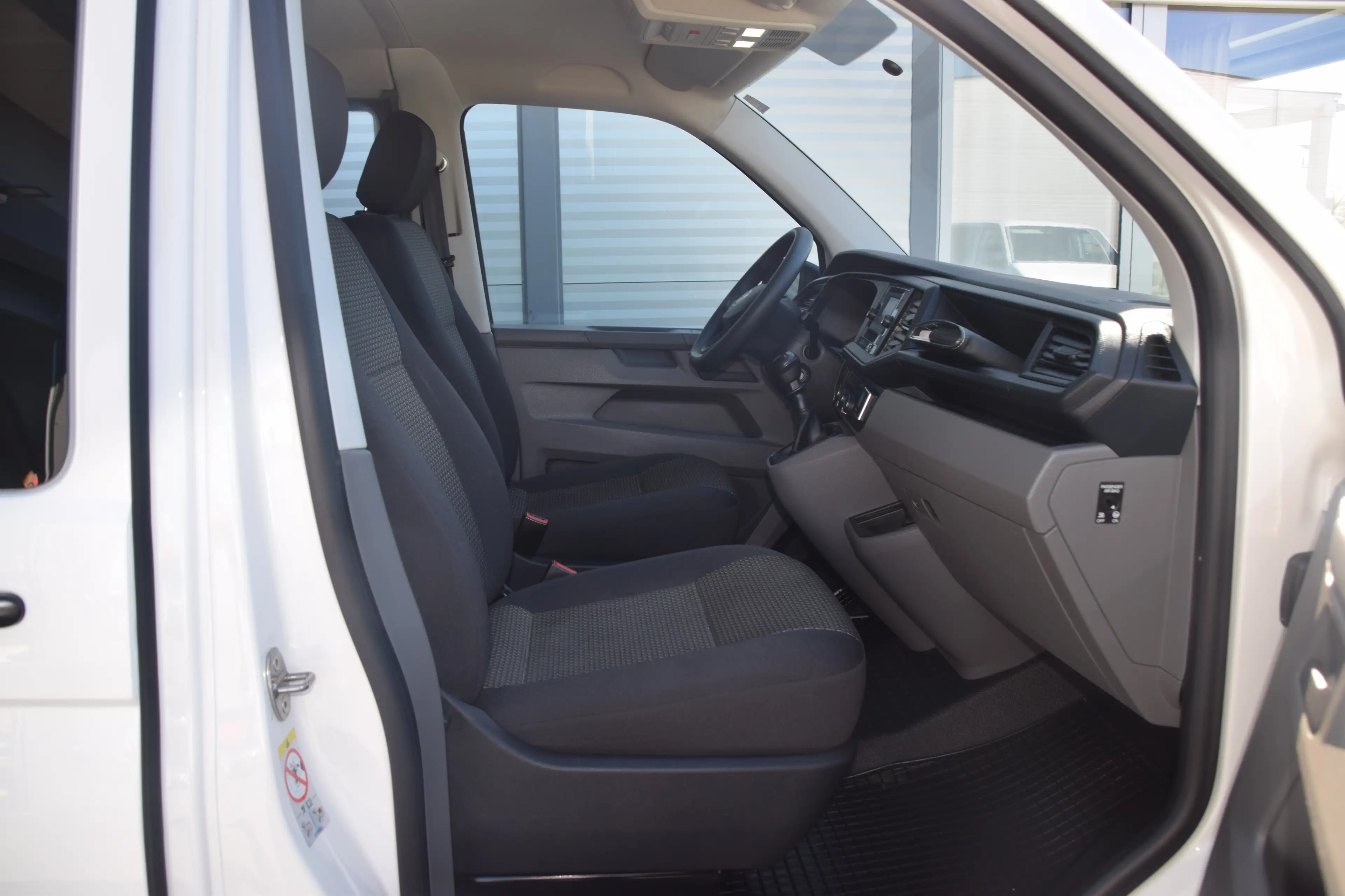 Volkswagen T6.1 Transporter Doka-Kasten KR 2,0 TDI 4Motion AHK / NETTO... — photo 15