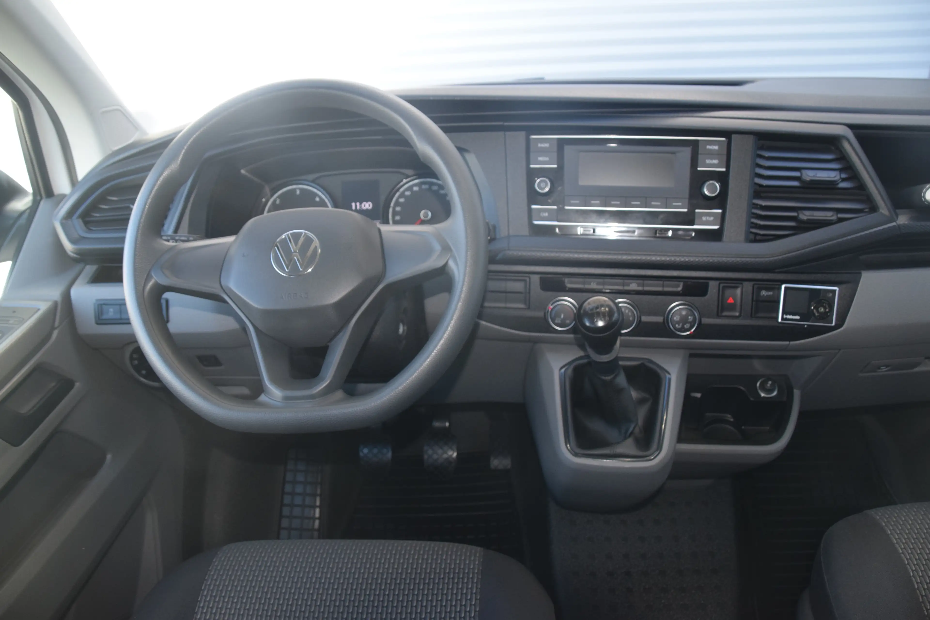 Volkswagen T6.1 Transporter Doka-Kasten KR 2,0 TDI 4Motion AHK / NETTO... — photo 11