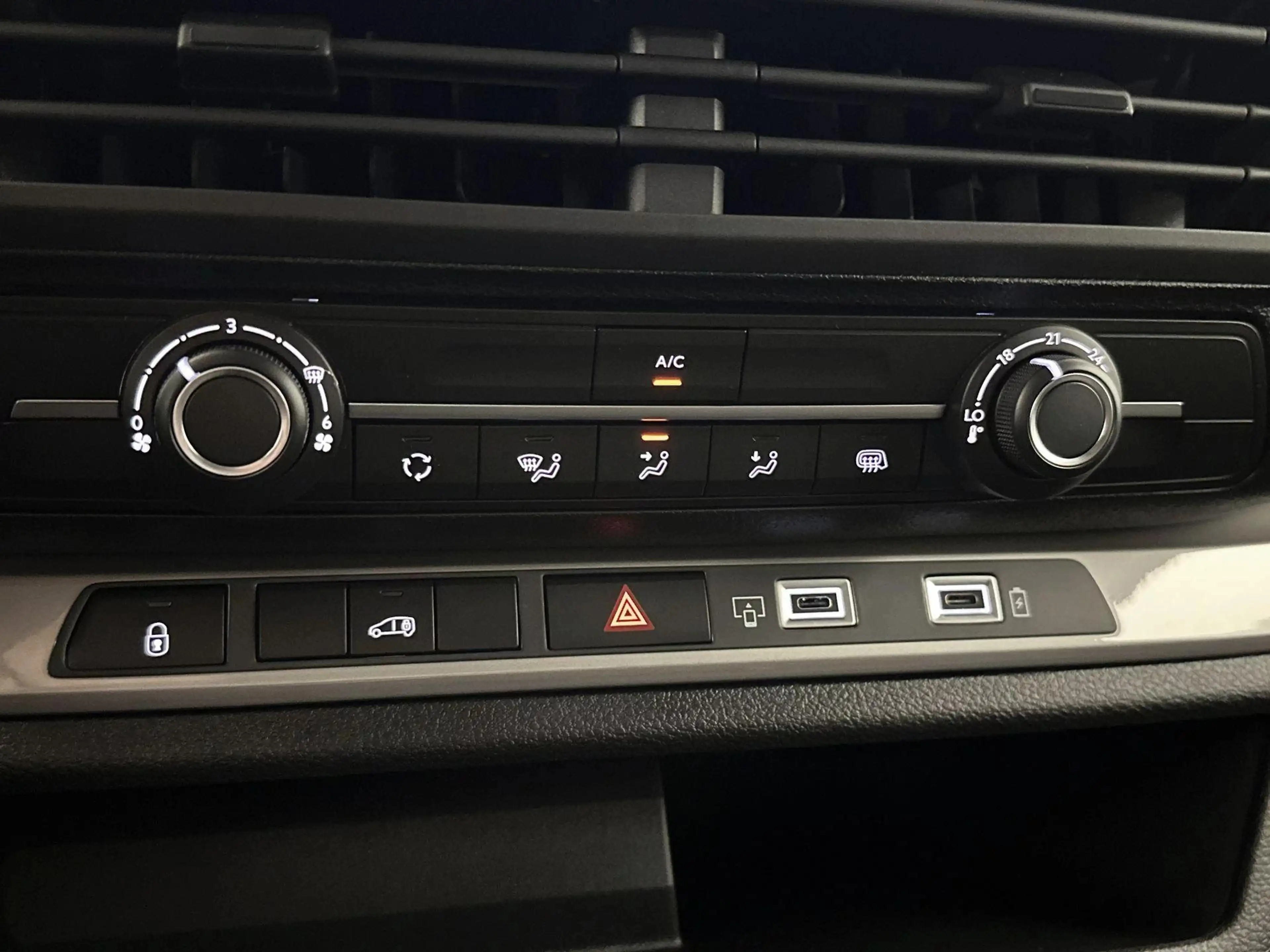 Peugeot e-Expert EV L3 75 kWh | 0% Rente | Long | Camera | Carplay — photo 15