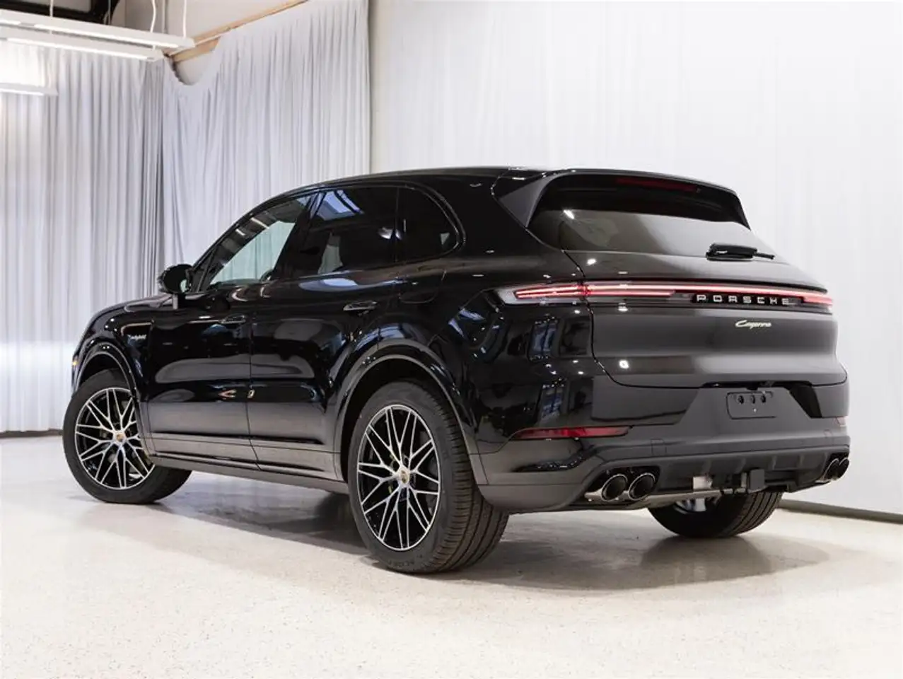 Porsche Cayenne снимка Porsche Cayenne