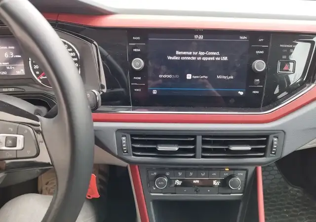 Volkswagen Polo view 8