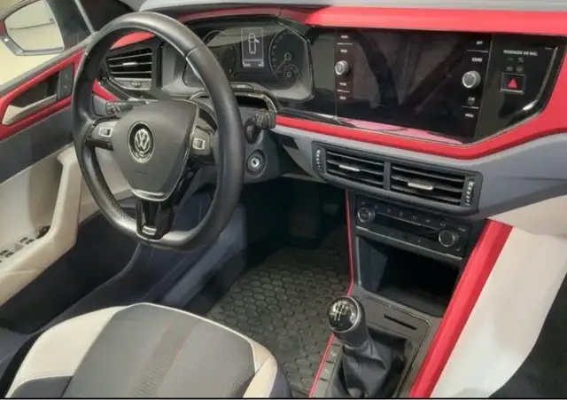 Volkswagen Polo view 6