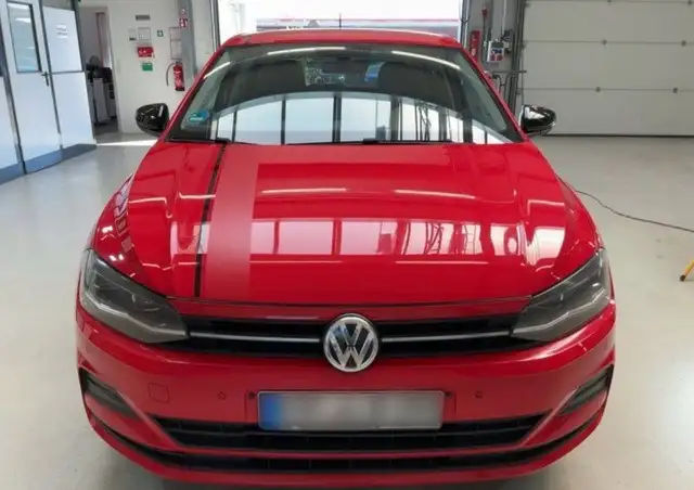 Volkswagen Polo view 3