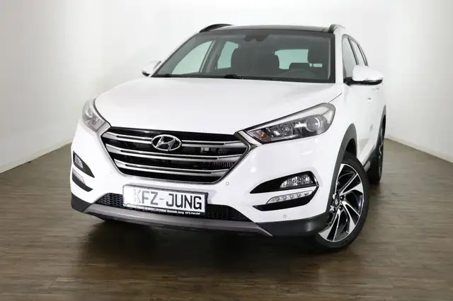 Hyundai TUCSON Style 4WD ''Pano-Schiebedach''Navi''