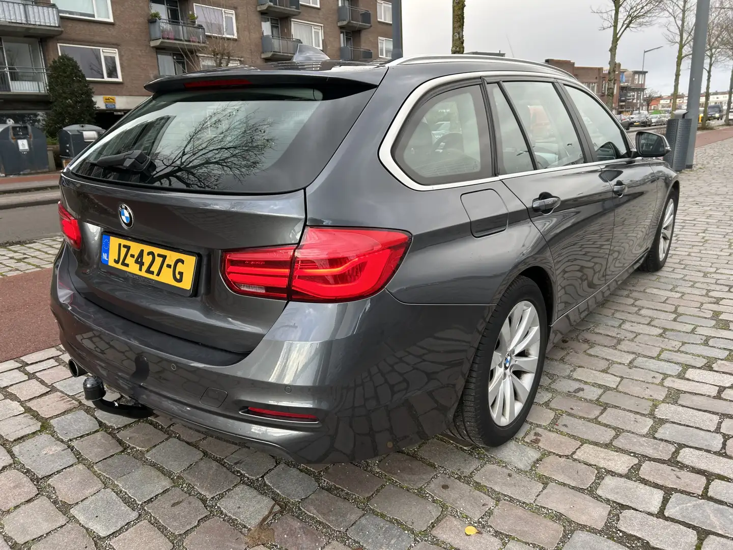 BMW 318 3-serie Touring 318i Centennial High Executive aut Gris - 2