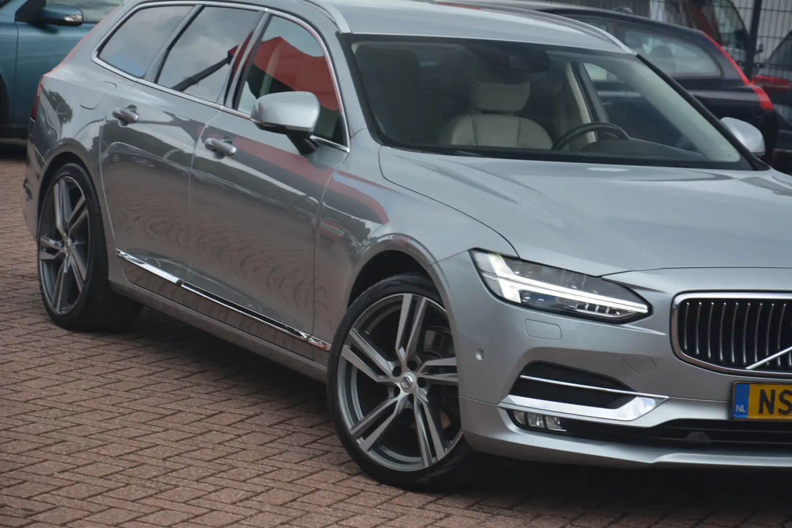 Volvo V90 2.0 D4 Inscription | Navigatie | Pilot assist | BL Gris - 2