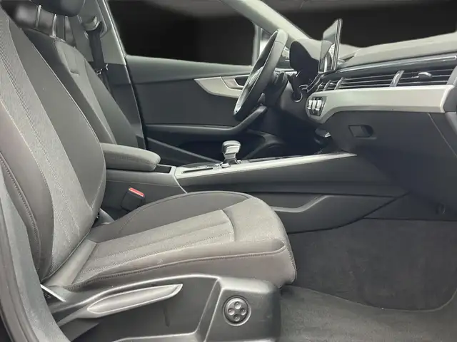 Audi A4 view 15