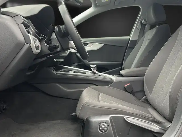 Audi A4 view 12
