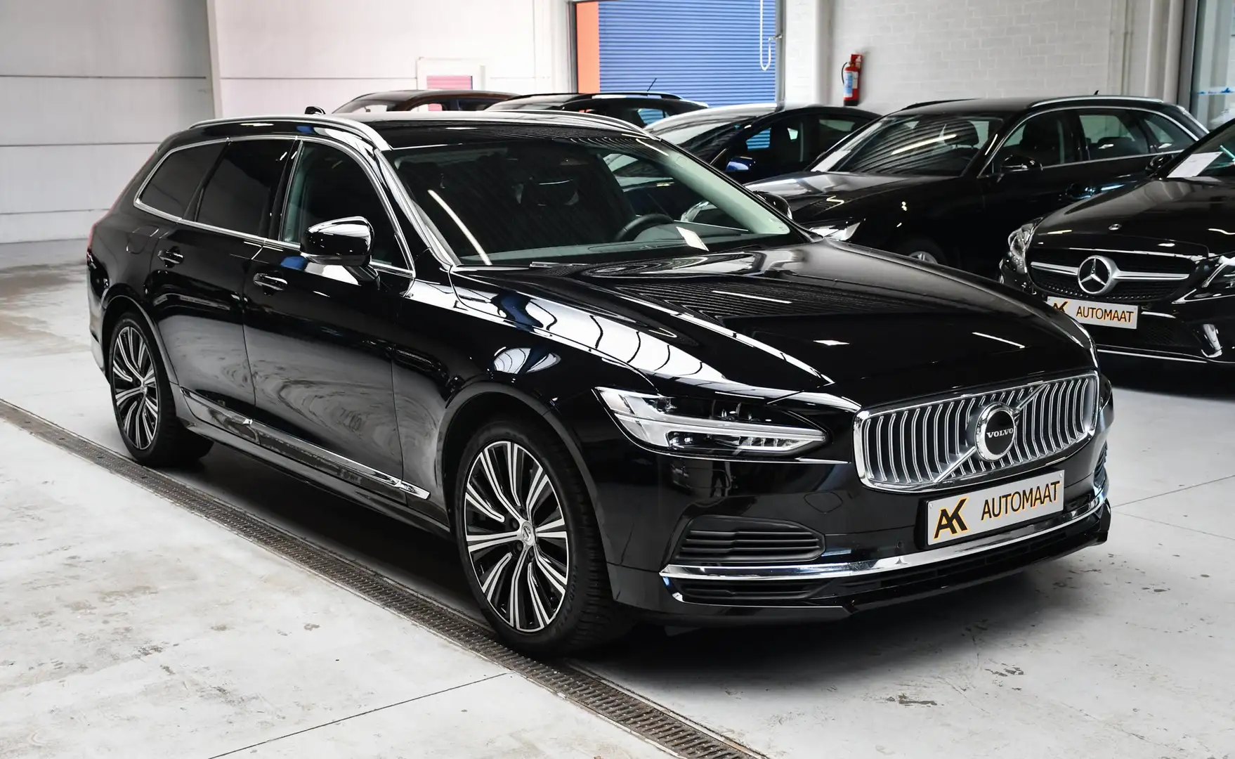 Volvo V90 2.0 T6 AWD PHEV Plus Bright -LEDER / NAVI / CAMERA Zwart - 2