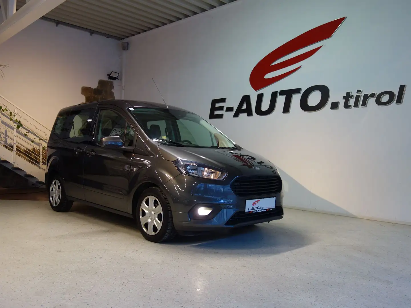 Ford Tourneo Courier EcoBoost *ERSTBESITZ *2x SCHIEBETÜRE *TREND Schwarz - 1
