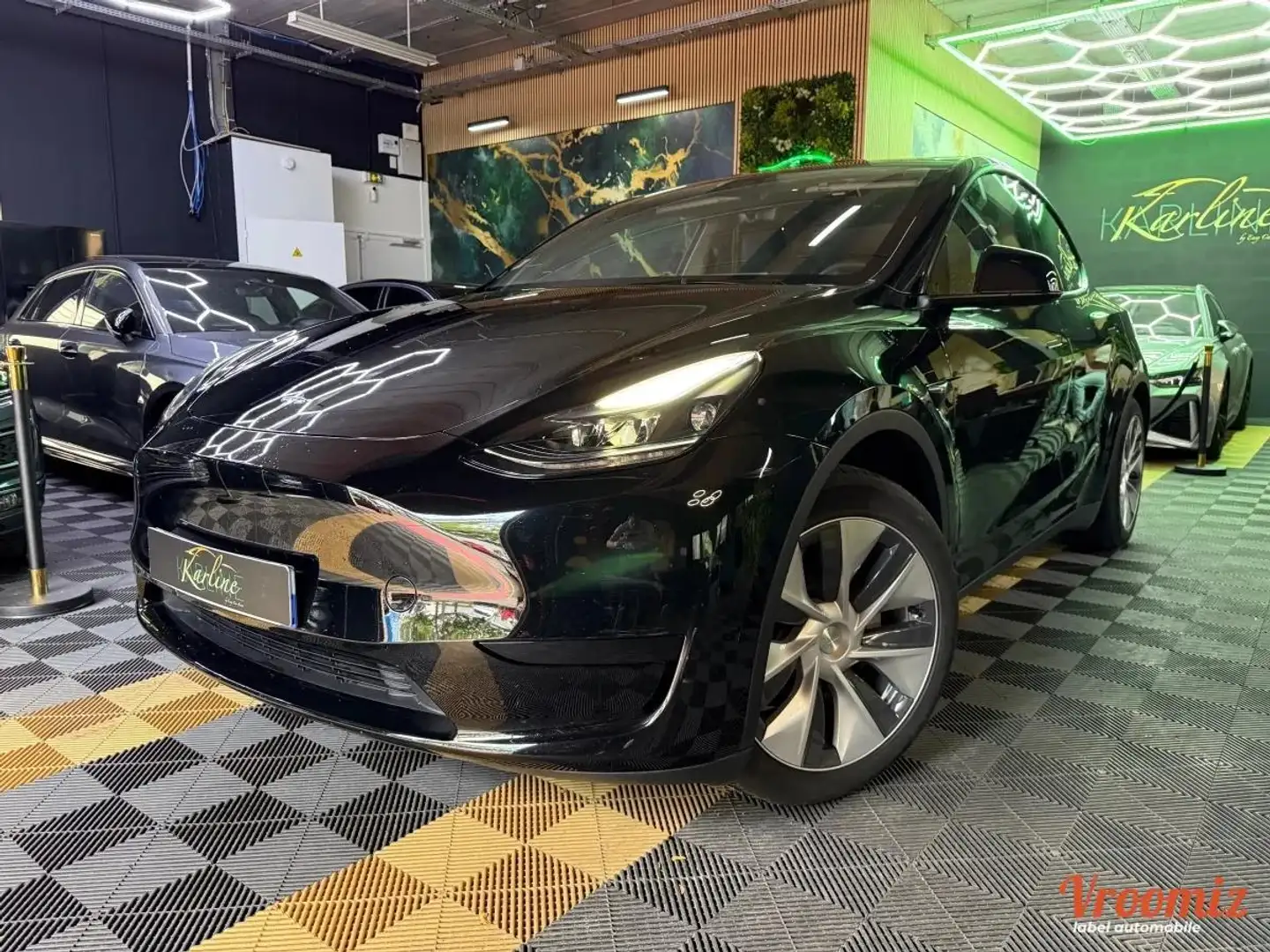 Tesla Model Y ELECTRIC 300 60KWH STANDARD-RANGE 2WD BVA Noir - 1