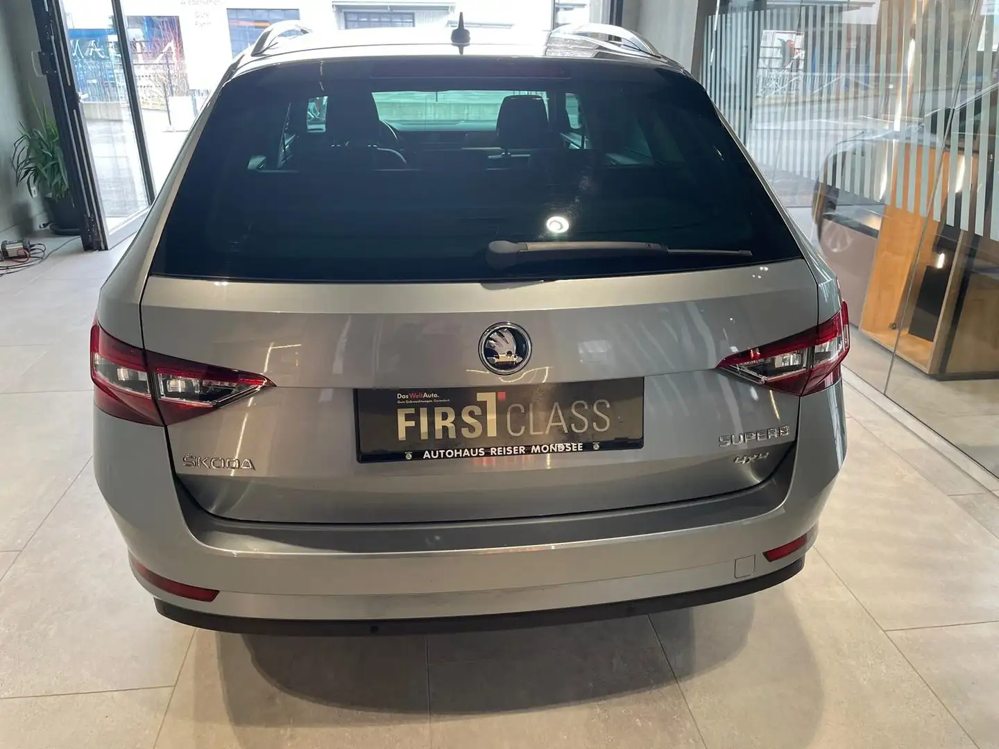 Skoda Superb 4x4 Style TDI SCR DSG Grau - 2