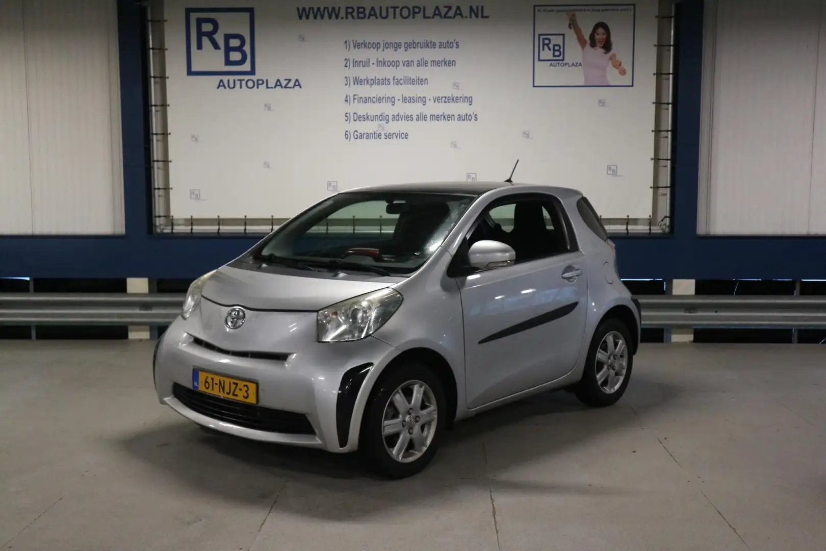 Toyota iQ 1.0 VVTi Comfort + DEALER ODH + APK 10 2026 Gris - 1