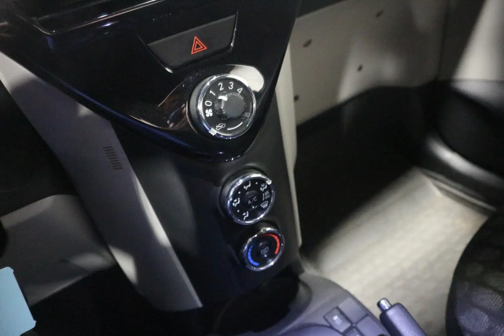 Toyota iQ 1.0 VVTi Comfort + DEALER ODH + APK 10 2026 Gris - 2