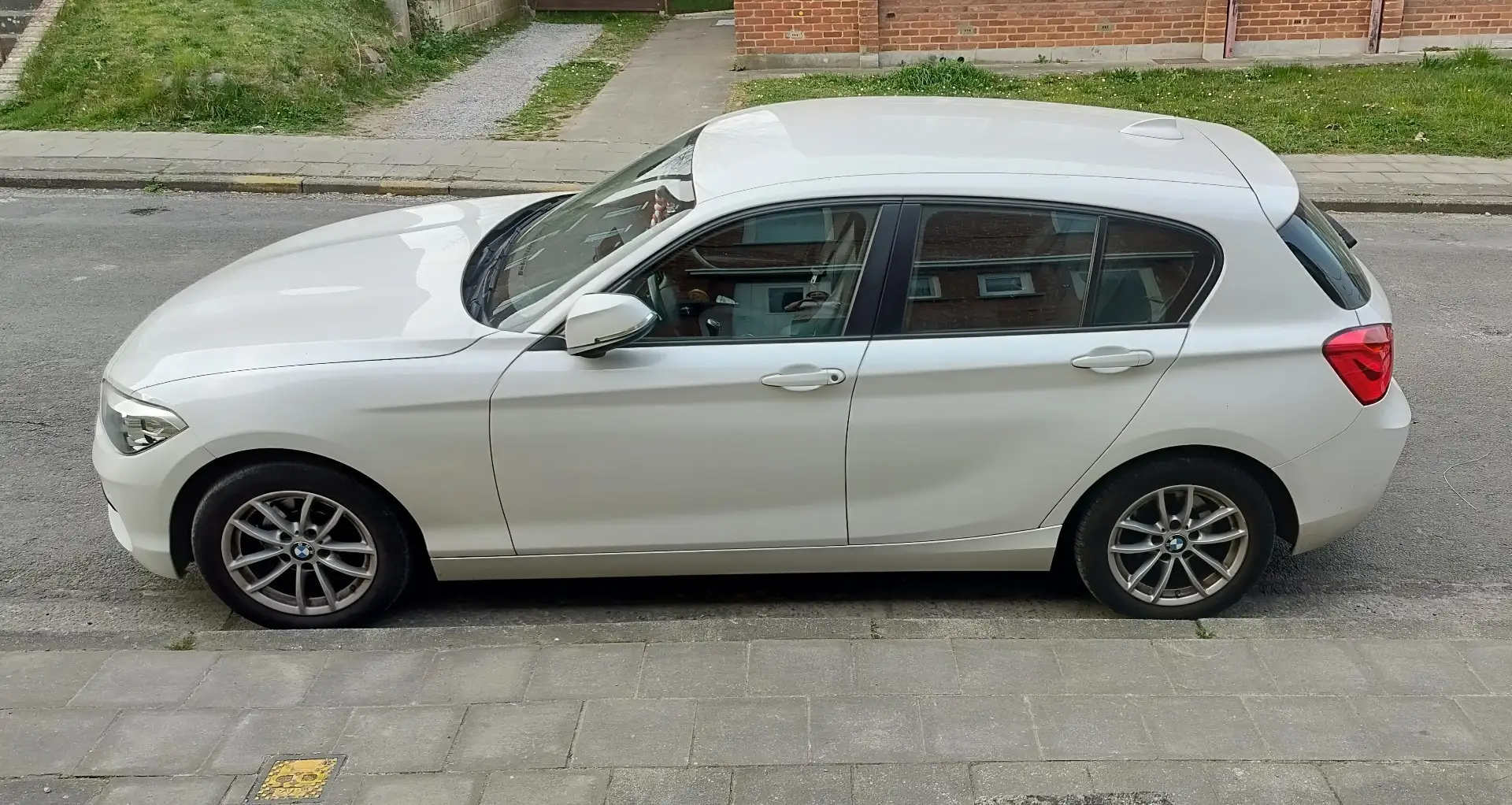 BMW 116 d Білий - 2